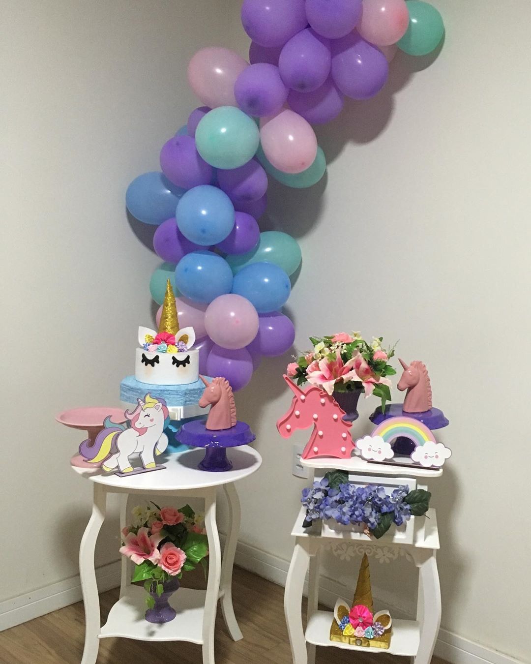 Decoración con unicornios: +30 Ideas para ambientar celebraciones y  espacios  Ideas de fiesta unicornio, Decoracion unicornio cumpleaños,  Decoracion fiesta unicornio