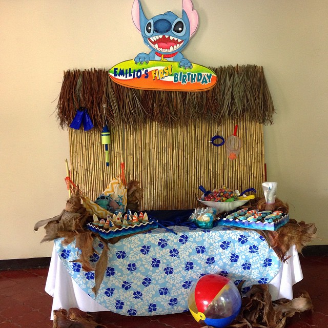 mesa de postres de stitch, mesa principal de stitch, decora…  Temas de  fiesta de cumpleaños, Decoraciones de cumpleaños para hombres, Decoraciones  de fiesta luau