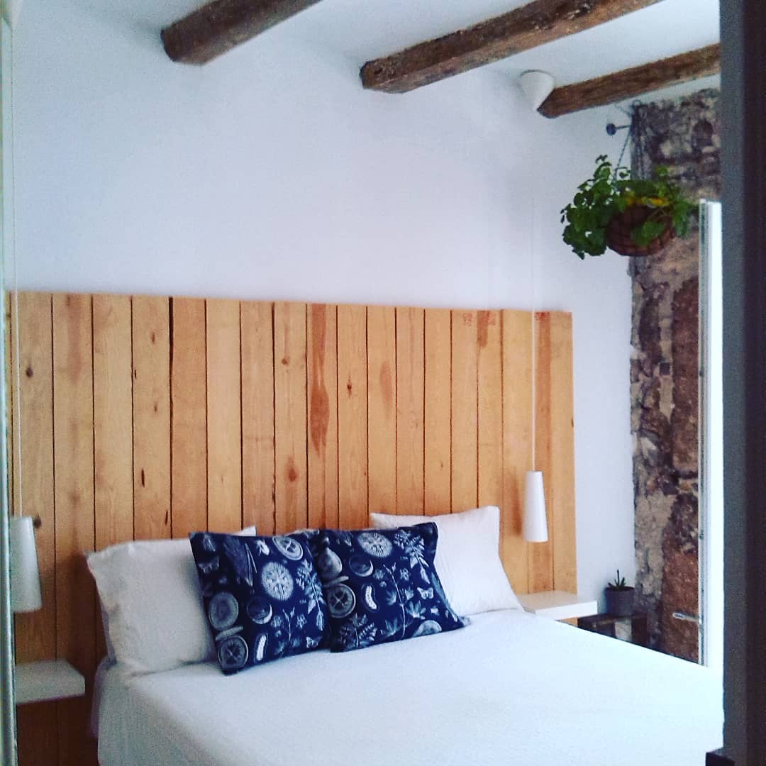 dormitorios con vigas de madera