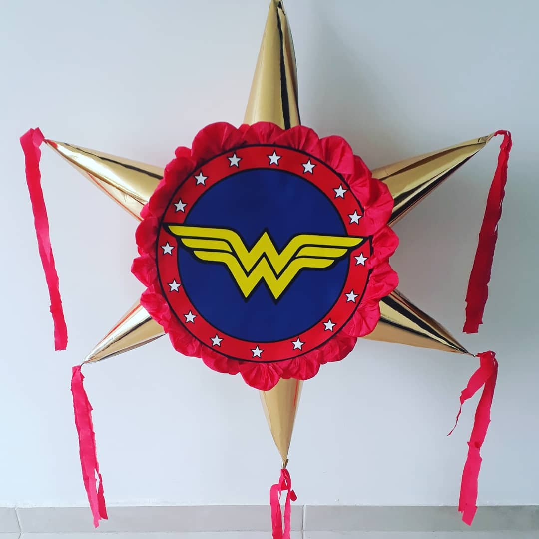 piñata de wonder woman