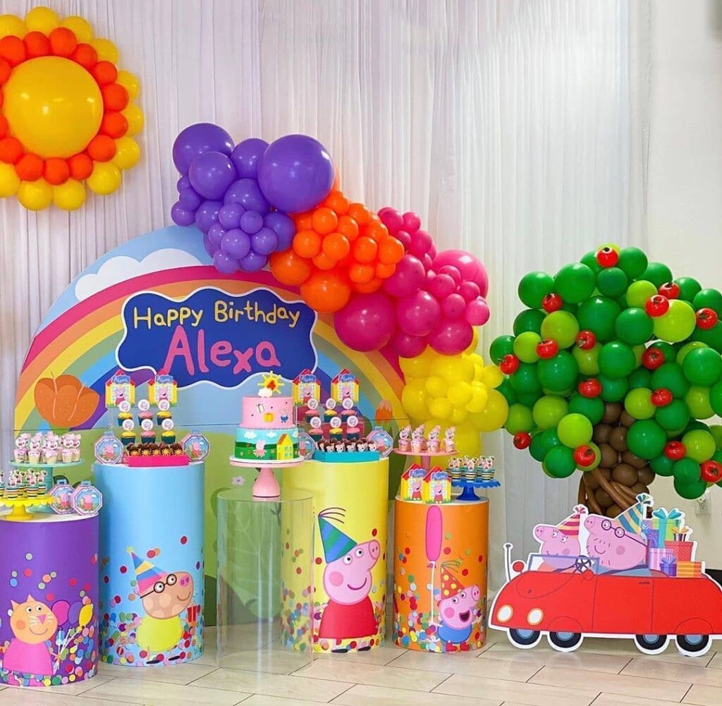 ideas con globos para fiesta de peppa pig