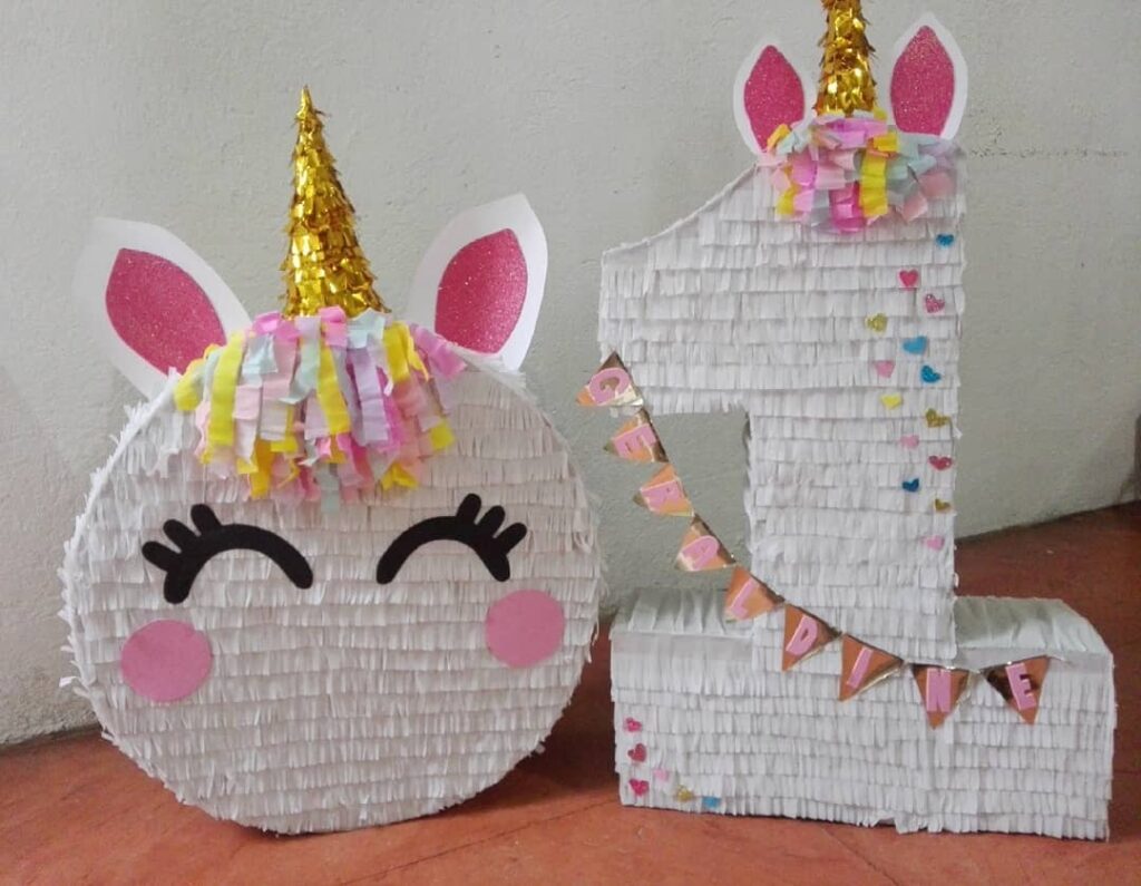 Piñata unicornio ♥️  Piñata de unicornio, Fiestas temáticas de búho,  Manualidades