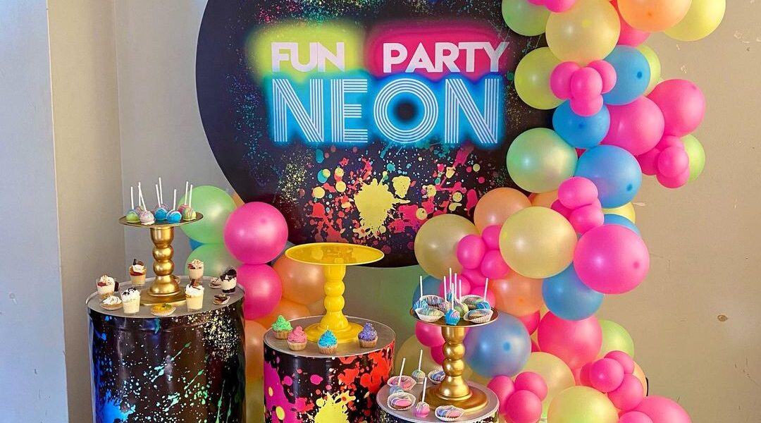  Ideas para decorar tu fiesta Neón