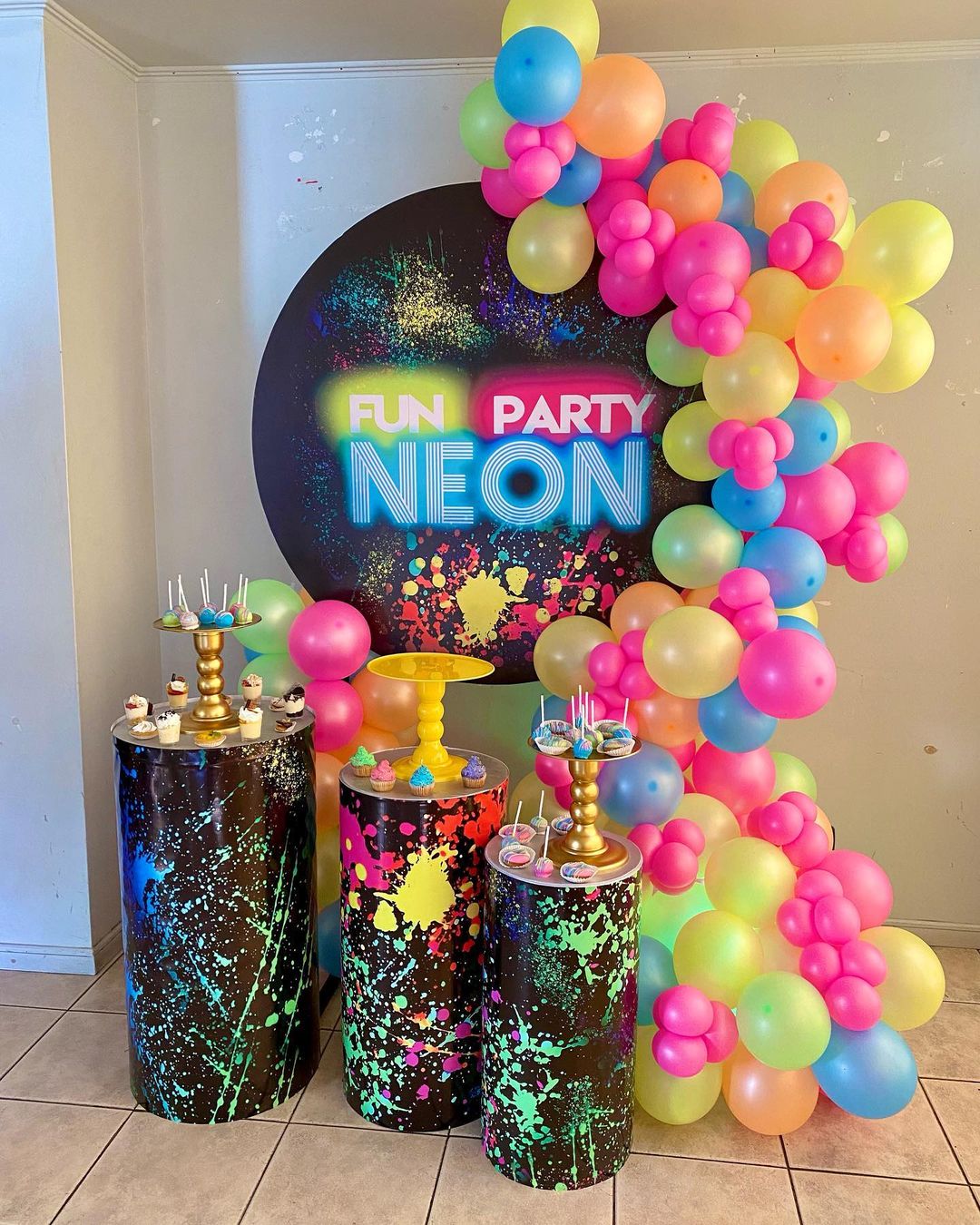 ideas fiesta neon, fiesta de cumpleaños neon