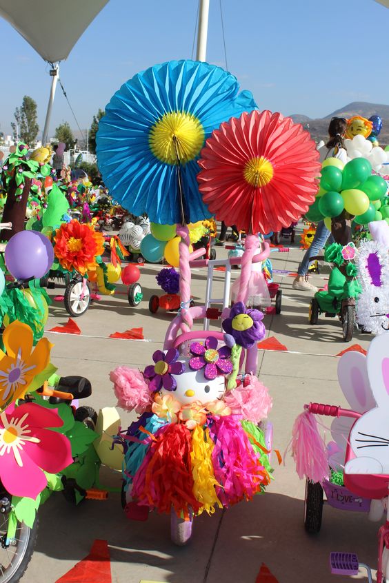triciclos decorados con flores