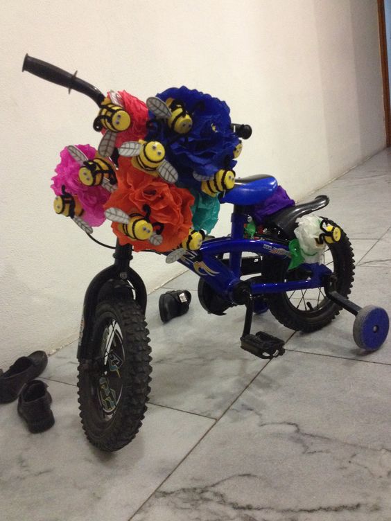 bicicleta decorada para desfile de primavera
